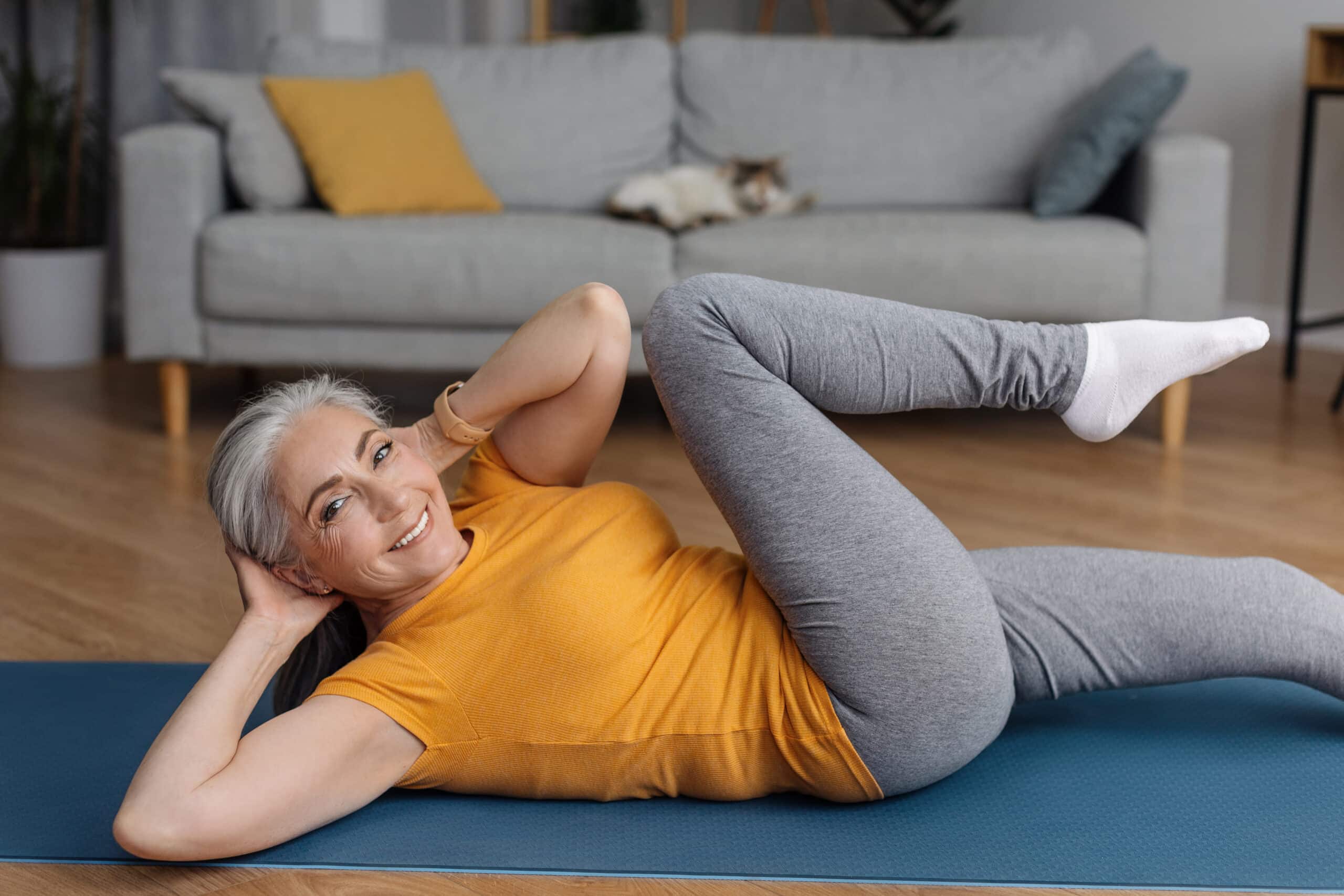 abdominaux croisé, pilâtes pour les 50 ans et plus